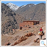 Approach to Azzaden Trekking Lodge